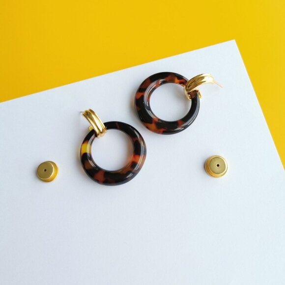 Madison Gold Tortoiseshell Doorknocker Earrings by Julie Vos - Picture 4 of 4